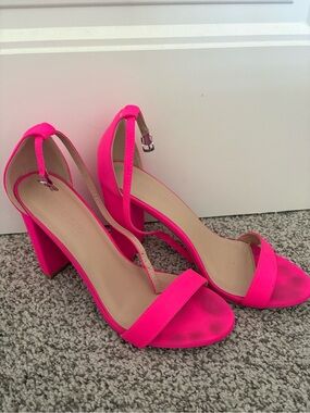 Women’s Hot Pink Heels with Ankle Strap | Women’s Size 9